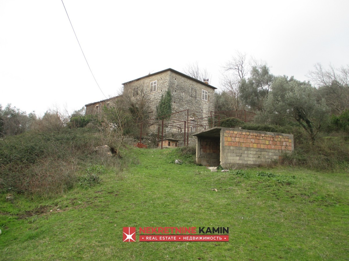 9,000 m² Plot with a House Almost 600 Years Old, Mrčevac, Tivat